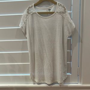 White tee